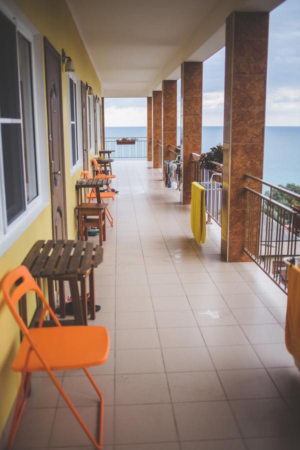 Guest House Arlen Gantiadi Extérieur photo