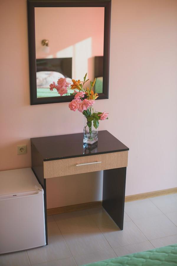 Guest House Arlen Gantiadi Extérieur photo