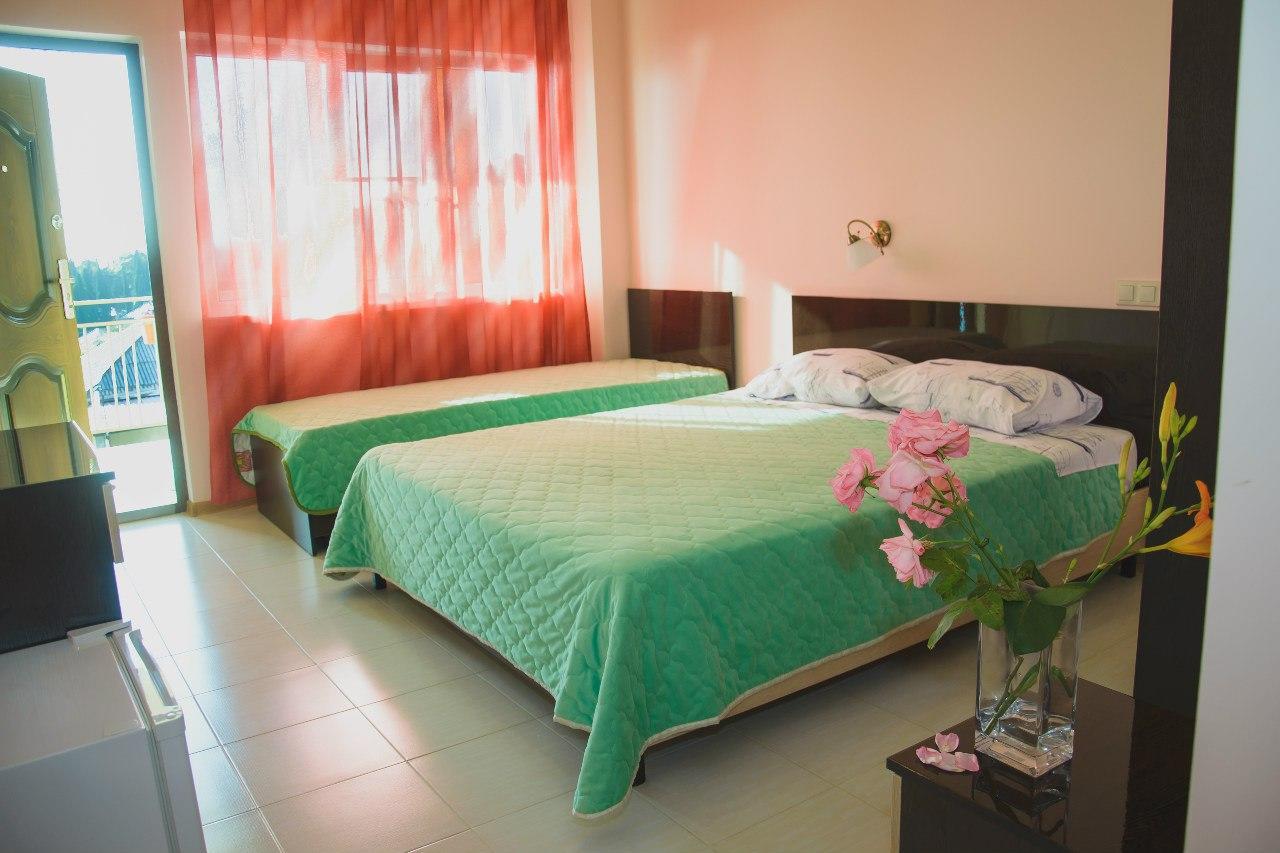 Guest House Arlen Gantiadi Extérieur photo