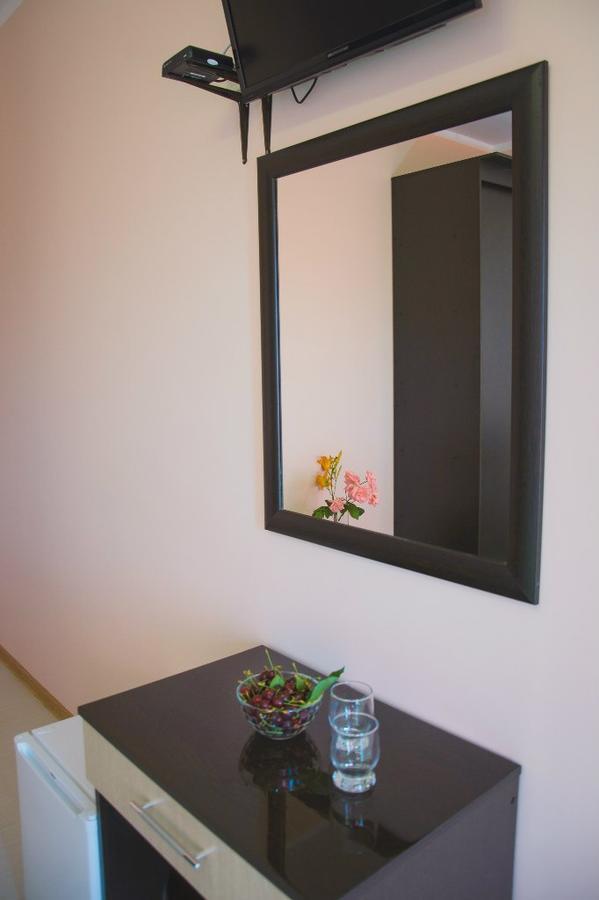 Guest House Arlen Gantiadi Extérieur photo