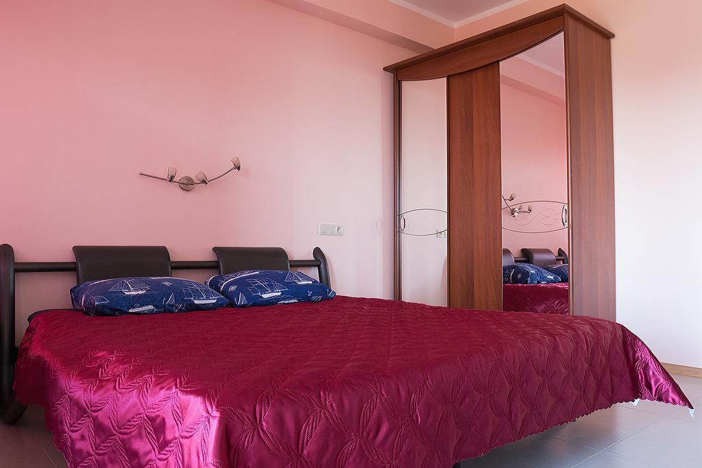 Guest House Arlen Gantiadi Extérieur photo