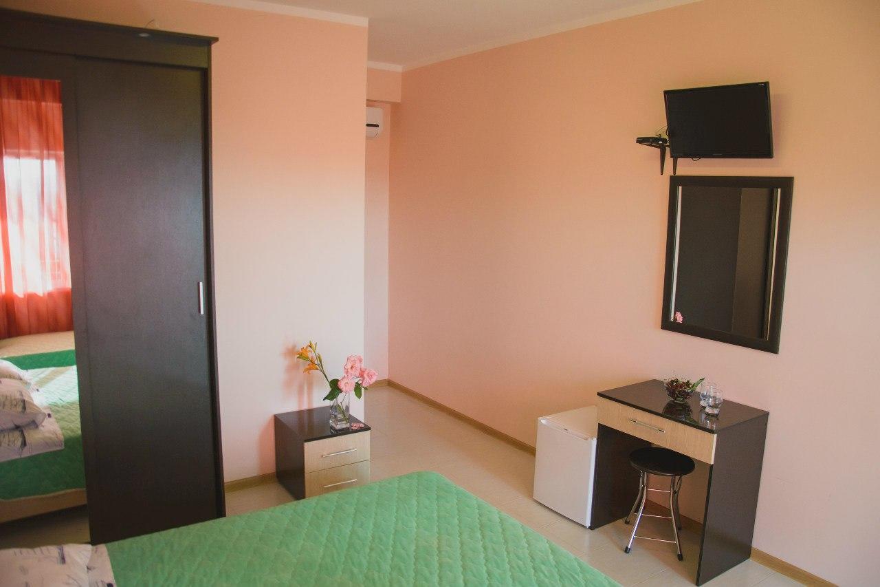 Guest House Arlen Gantiadi Extérieur photo