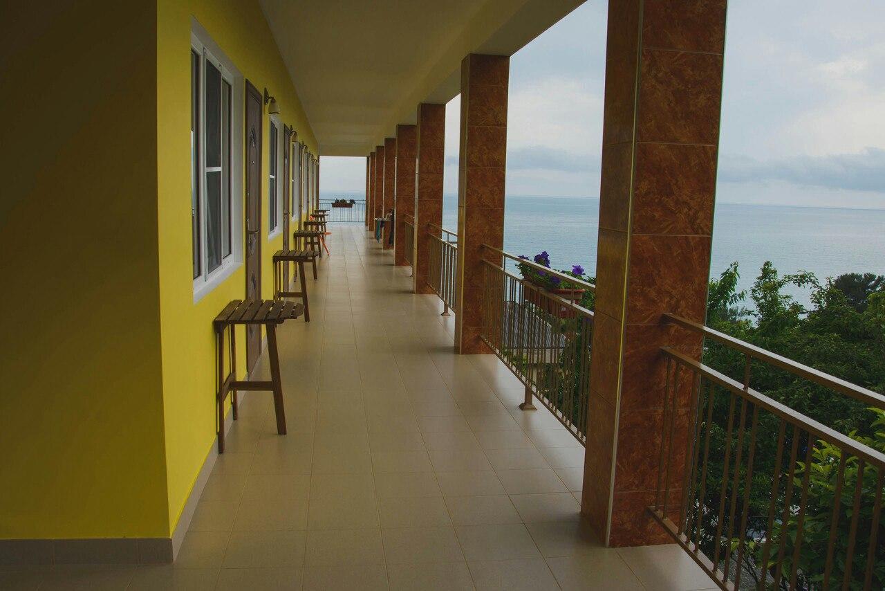 Guest House Arlen Gantiadi Extérieur photo