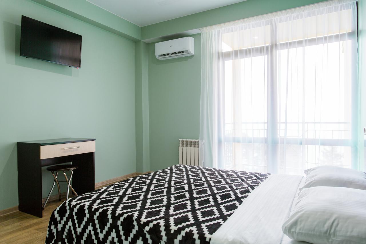 Guest House Arlen Gantiadi Extérieur photo