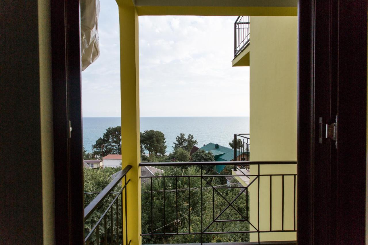 Guest House Arlen Gantiadi Extérieur photo