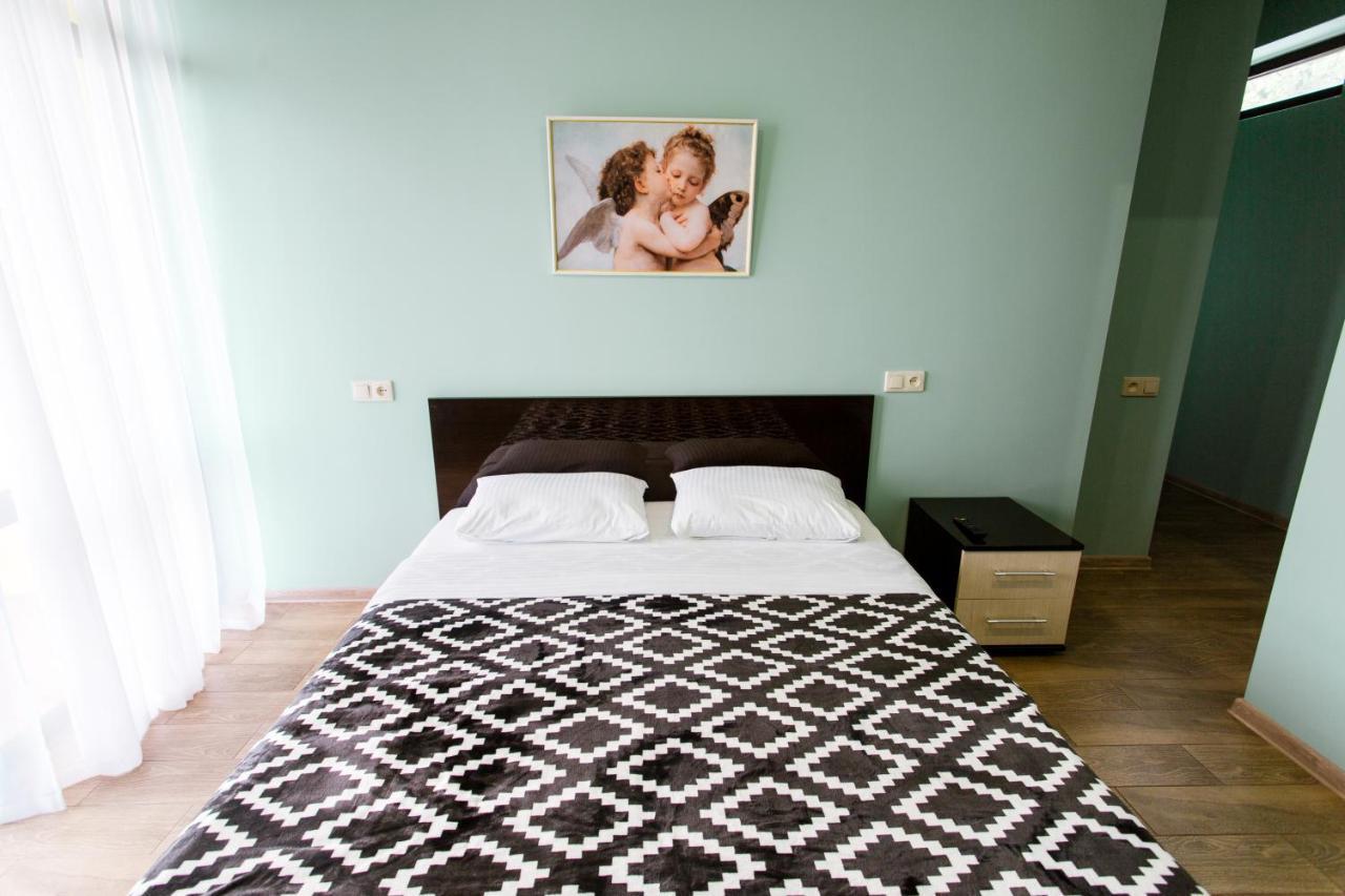 Guest House Arlen Gantiadi Extérieur photo