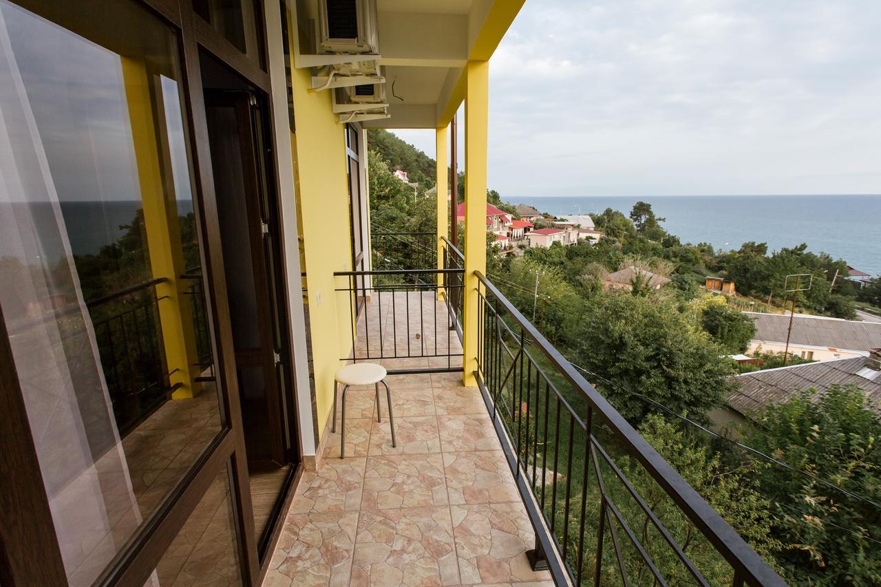 Guest House Arlen Gantiadi Extérieur photo